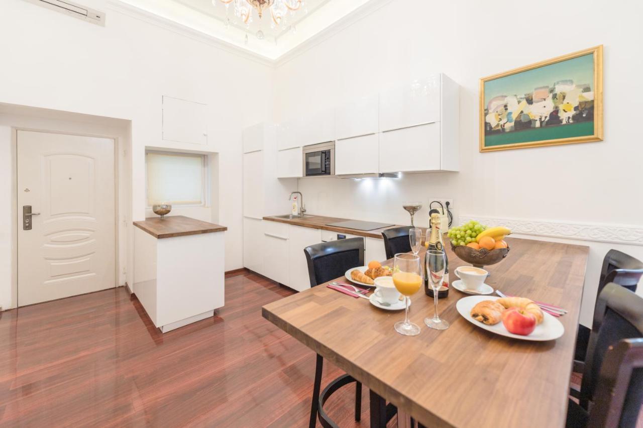 Music Academy Suite Cafe Vian Apartman Kft Budapest Eksteriør billede