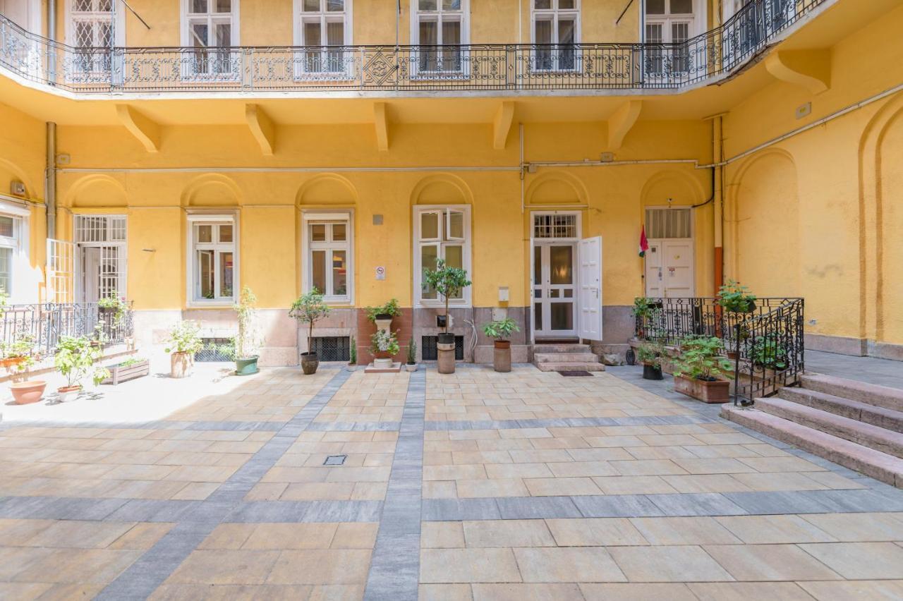 Music Academy Suite Cafe Vian Apartman Kft Budapest Eksteriør billede