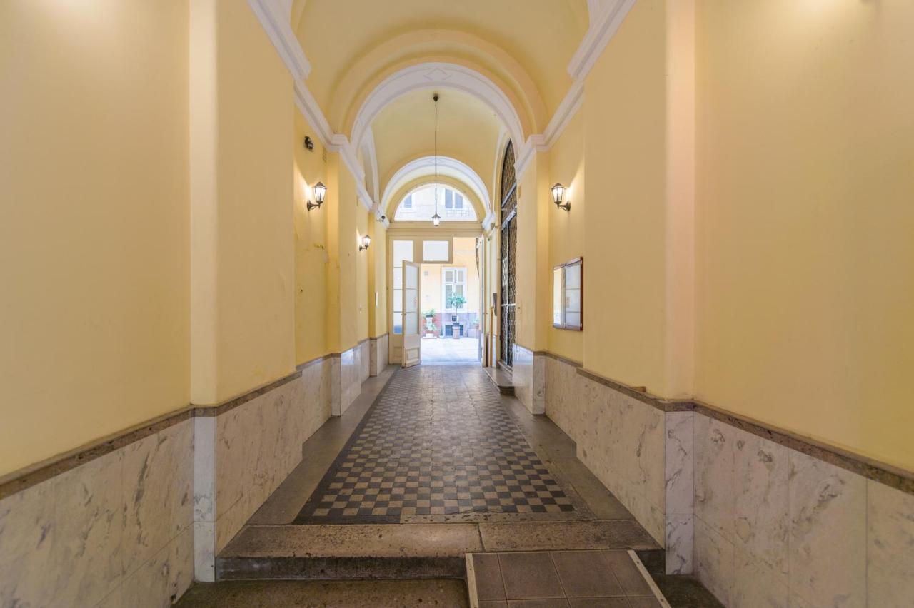 Music Academy Suite Cafe Vian Apartman Kft Budapest Eksteriør billede